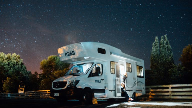 Comment fonctionne la TV par satellite pour un camping-car ?